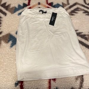 Lulu’s knee-length fitted white skirt